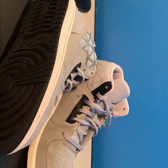 Boys Jordan 1 flight 3 size 3y - Picture 2 of 3